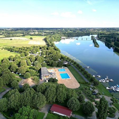 Camping De Thoissey *** Exterior photo