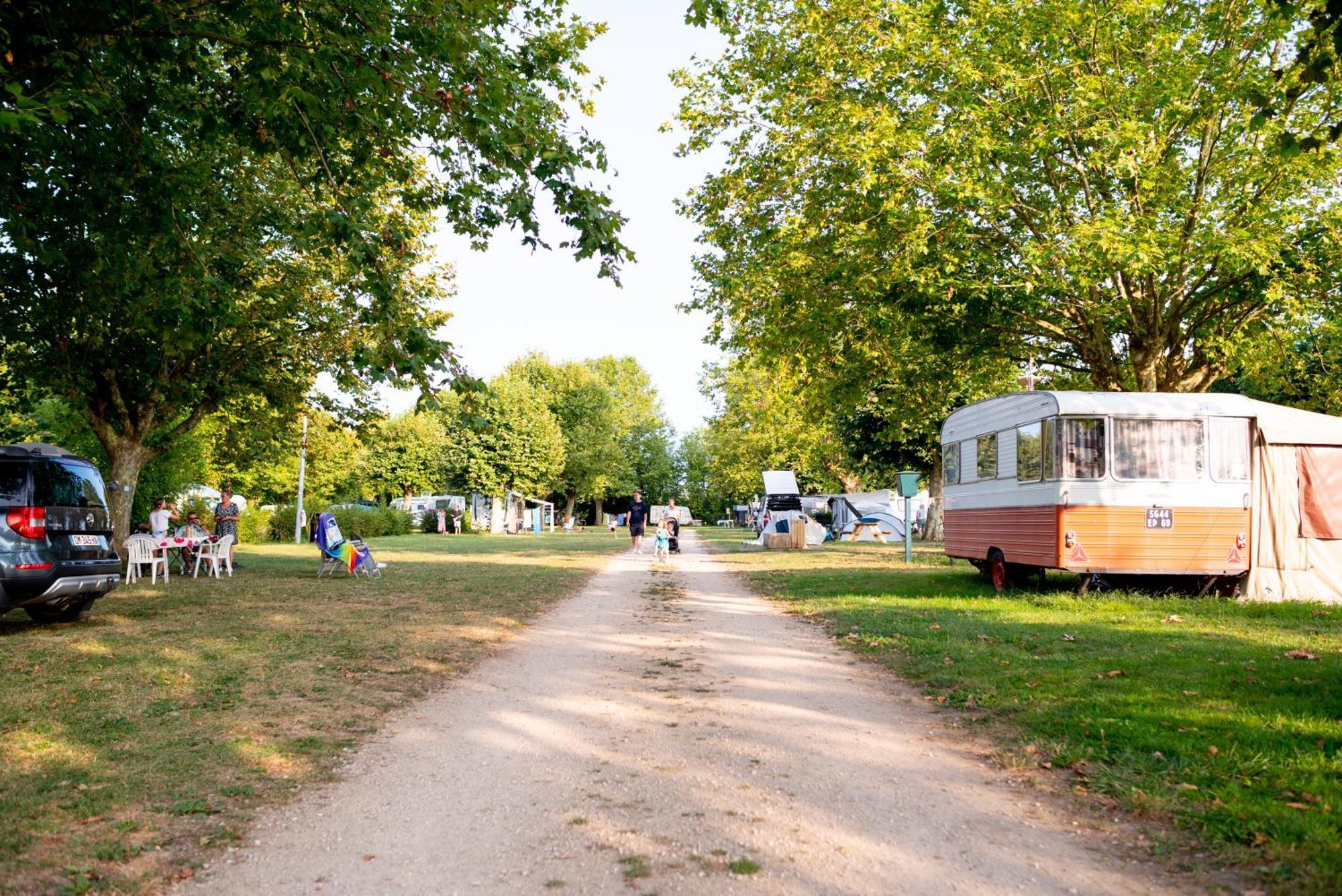 Camping De Thoissey *** Exterior photo
